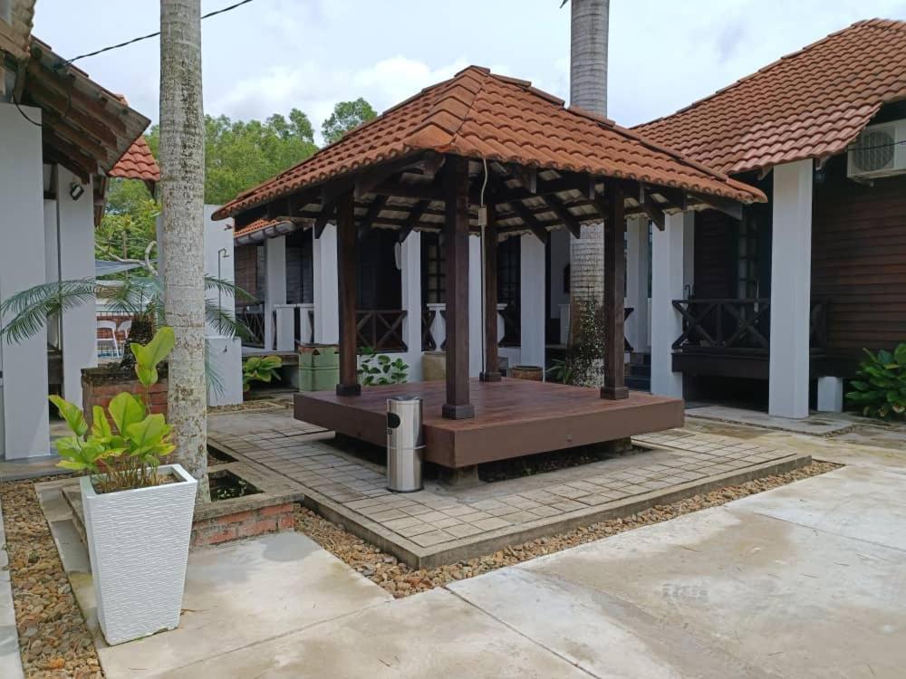 Old Klang Road Chalet *