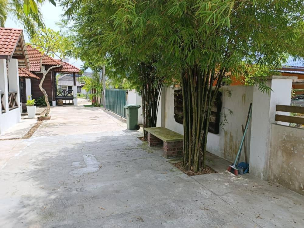 Old Klang Road Chalet